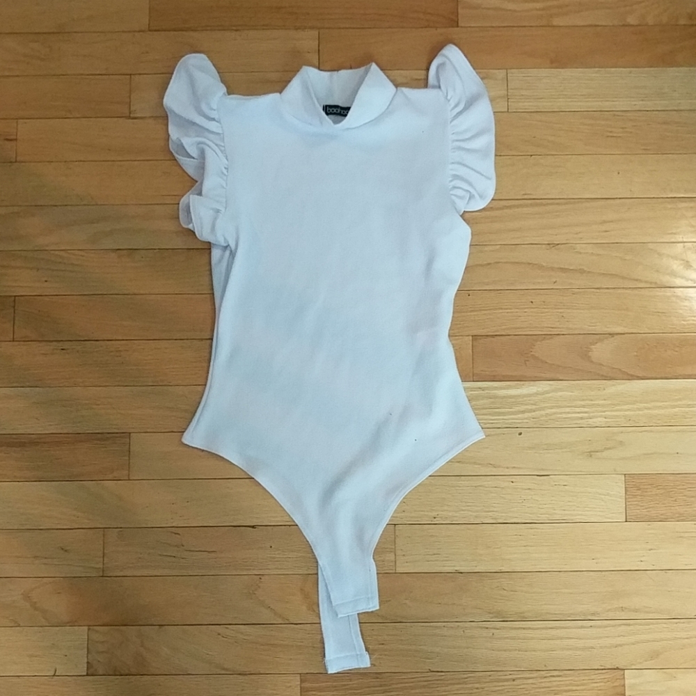 boohoo ruffle sleeve bodysuit